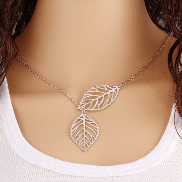 Double Leaf Delicate Necklace Silver - Picture 3 of 8